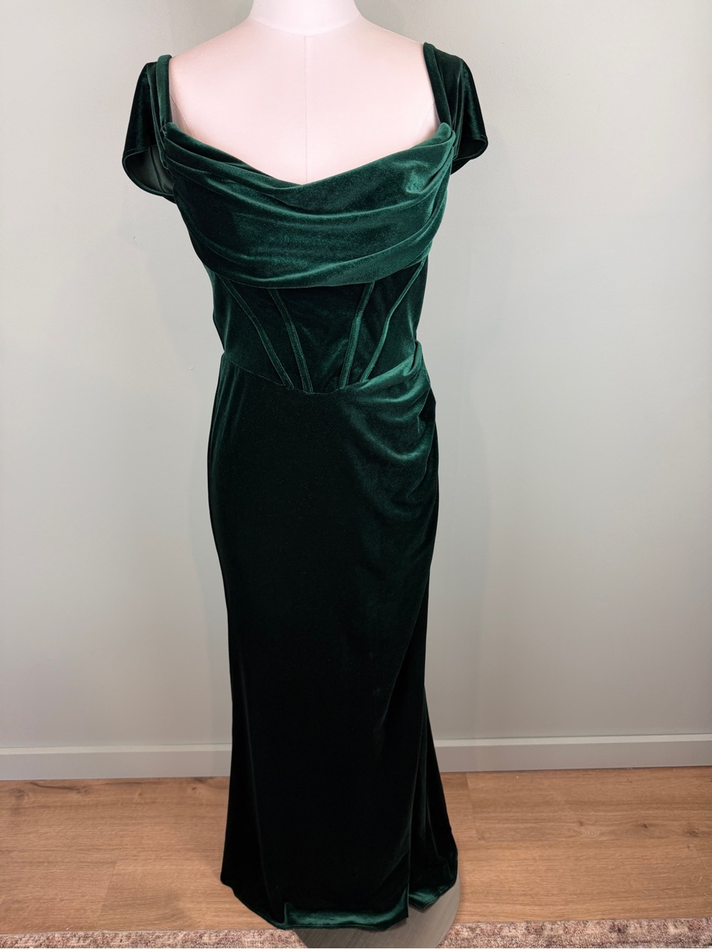 Cinderella Divine Emerald Green Off The Shoulder Velvet Corset Gown Formal Sz 8